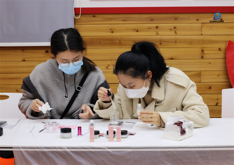 3.07  巾幗展風采 聚力綻芳華 交投汽運工會開展女職工戶外拓展活動3.jpg